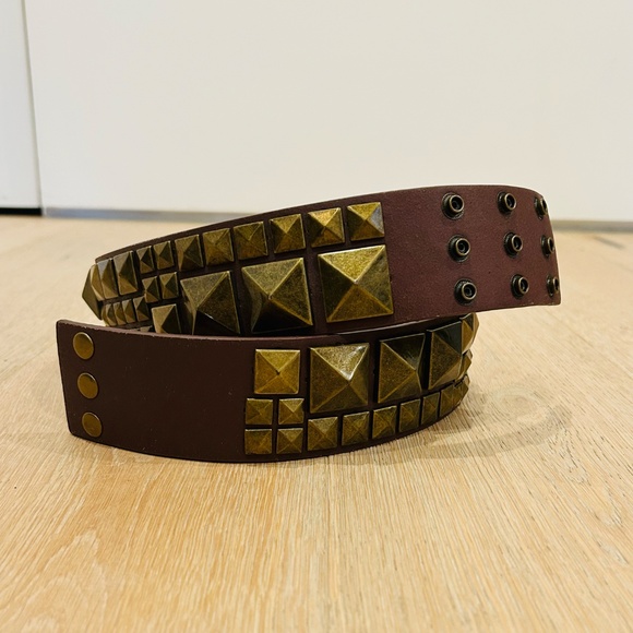 BCBG MaxAzaria Pyramid Stud Wide Belt - Picture 1 of 3